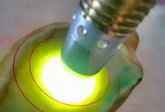 
                大马坎黄加绿原石，加工出简直美如画
   第4张