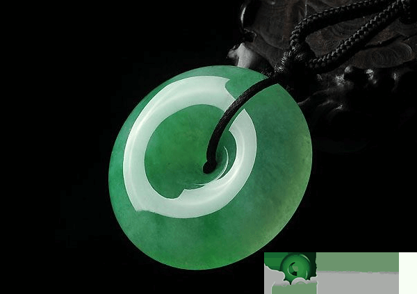 翡翠平安扣的寓意你了解吗？ 翡翠平安扣的挑选主要看什么？   第1张