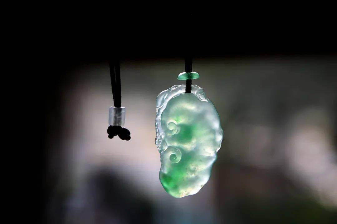 翡翠雕刻中讲究的3个规律5个细节，你注意到了吗？   第10张