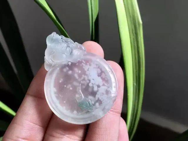 好的翡翠料子，价格想翻倍，得看雕刻师厉不厉害了   第1张