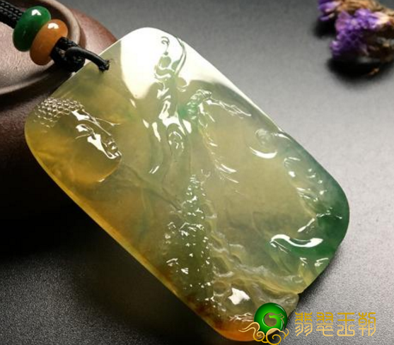 一款被忽视的翡翠装饰品，黄翡翠小挂件的使用价值   第1张