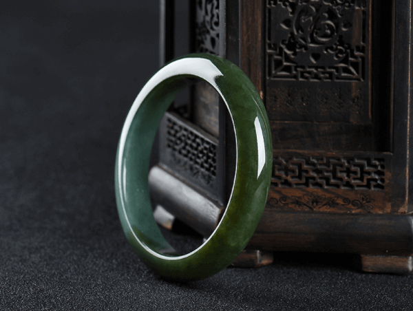 油青种翡翠手镯价格怎么样？学会挑就不再怕上当！   第3张