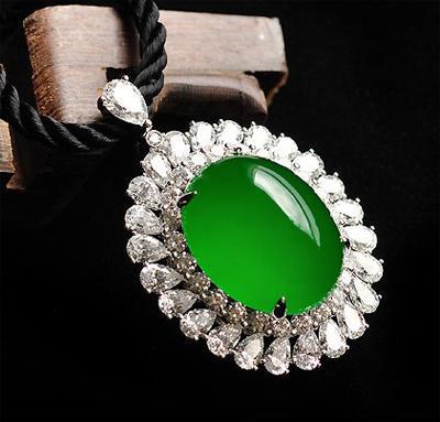 
                盘点那些仙境般的极品翡翠！
   第2张