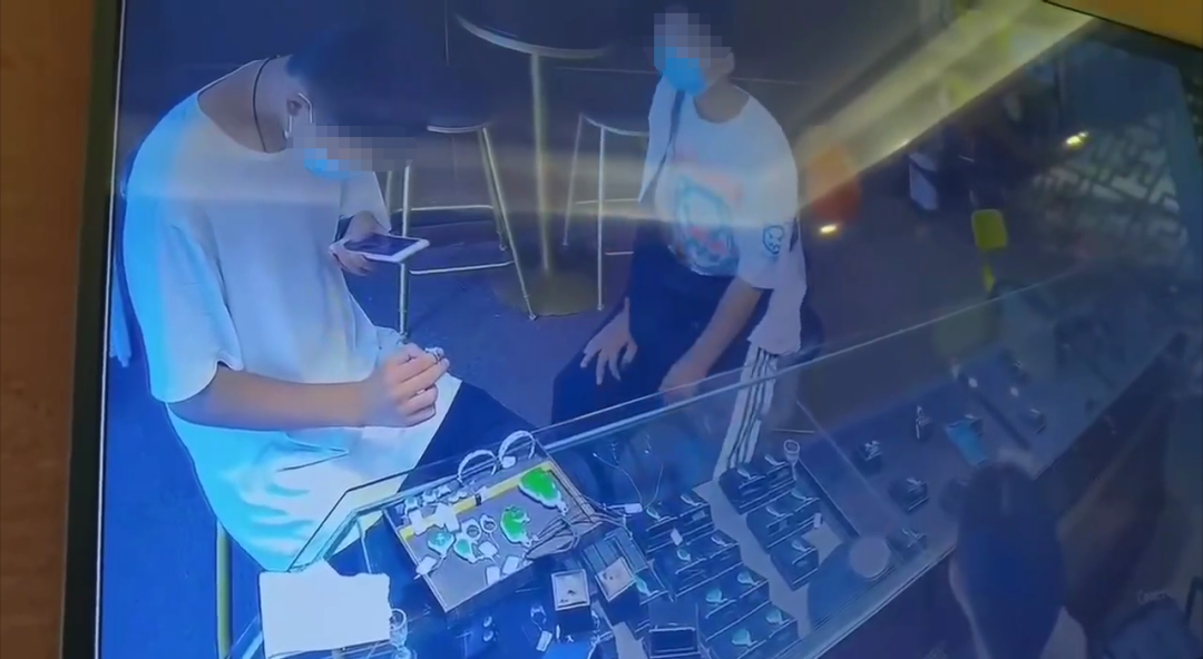 价值超百万的翡翠被整盘端走，这个套路小偷百试不爽！   第1张