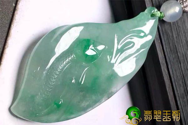 翡翠莲花寓意高雅与纯洁，难怪人们对此情有独钟   第2张