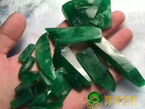 翡翠原产地有什么,这儿产出率的翡翠质量最大! 第1张