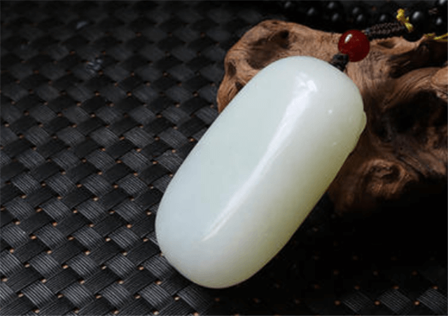 和田玉俄料好还是且末料好？来看看这份对比就知道了！   第1张