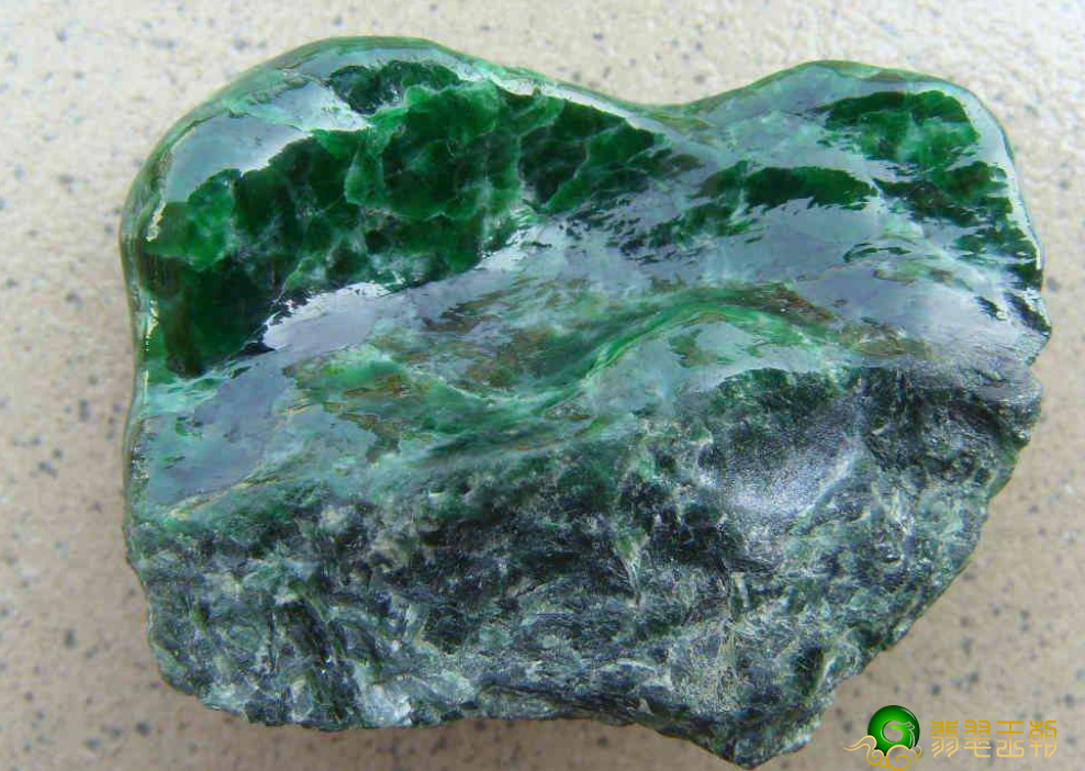 翡翠翡翠原石具备十分高的赏析使用价值，项目投资翡翠翡翠原石要注意什么？   第3张