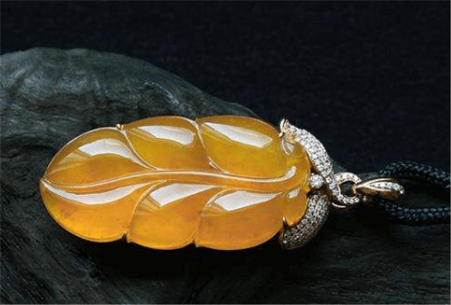 除了翡翠吊坠价格，这些问题你也一定要注意！   第1张