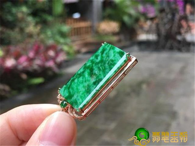 翡翠小挂饰用什么样子的好？看过再下管理决策也不迟！   第3张