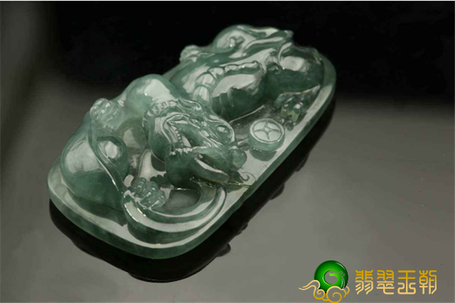 高端油青种翡翠贵吗？原先这里边有学问！   第3张