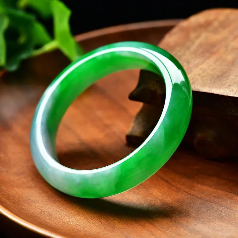 
                珠宝品种那么多，哪些会越戴越漂亮呢？
   第3张