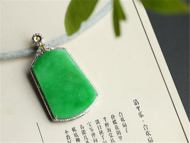 翡翠无事牌有禁忌吗?我们一起来揭晓答案!(图文) 第2张