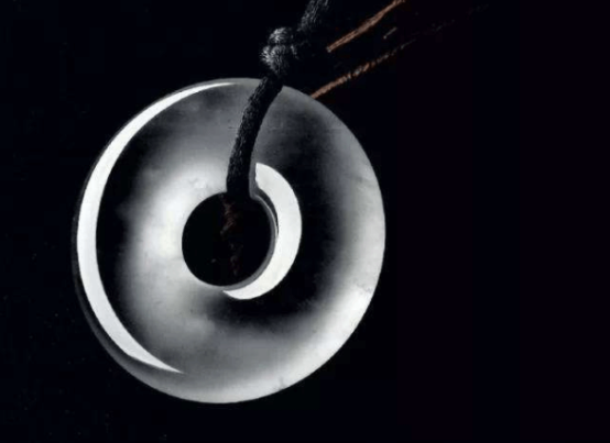 高冰种和玻璃种的区别?高冰种翡翠价钱是多少? 第1张