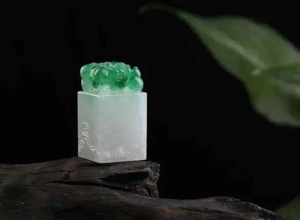 
                翡翠雕工该怎么看？怎样才算好呢？
   第2张