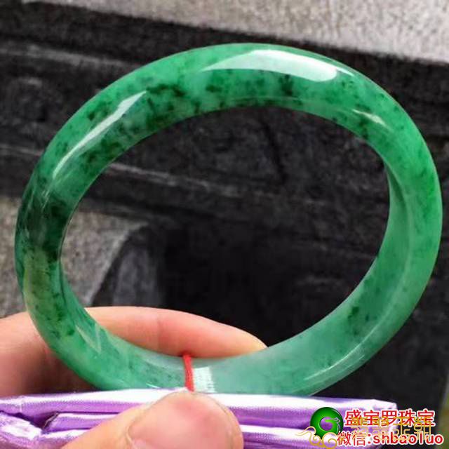 玉镯翡翠如何？怎样选购玉镯翡翠   第2张