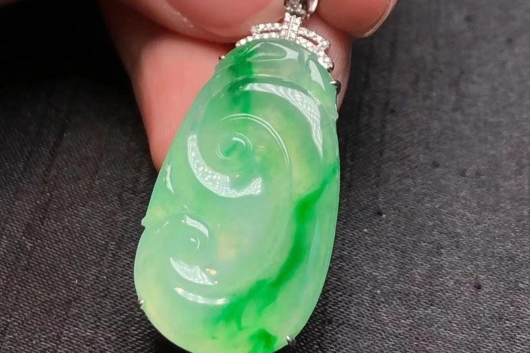 
                翡翠的九种颜色，你知道吗？值得收藏哦！
   第1张