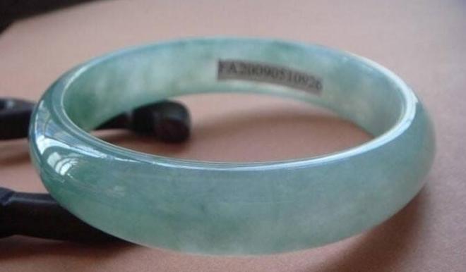 如何正确保养翡翠 翡翠挂件保养方法 