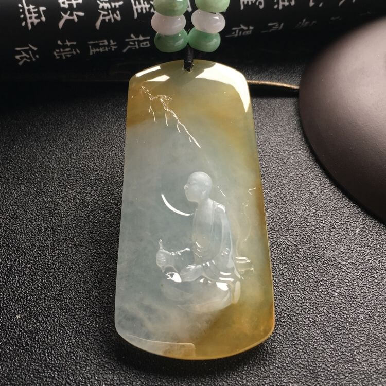 翡翠里面有气泡正常吗？我们在选购时要注意什么？   第4张