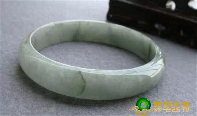 翡翠的纹和裂有什么不同？点一下文章内容来鉴别一下！   第2张