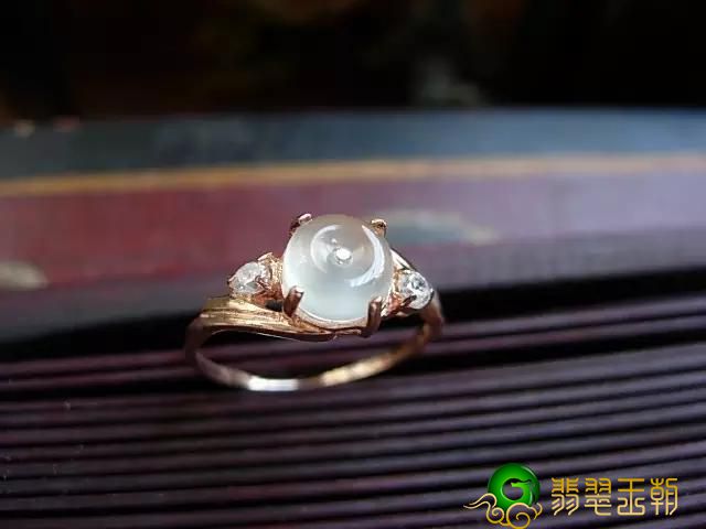 翡翠戒指的佩戴寓意   第4张