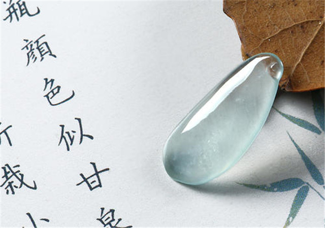 白冰种翡翠价格高吗？种是判断翡翠价值的关键因素！(图文)   第2张