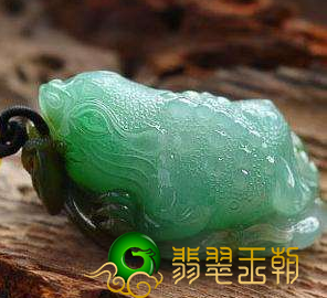 配戴翡翠三足金蟾能让你产生不一样的好运气哦~ 第4张