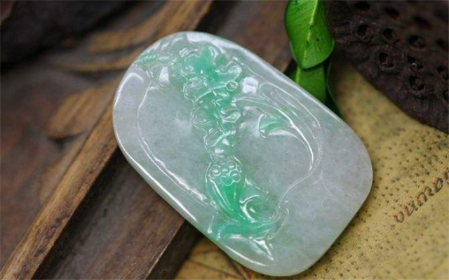 翡翠荷叶吊坠的寓意，看完你就懂了！(图文)   第2张