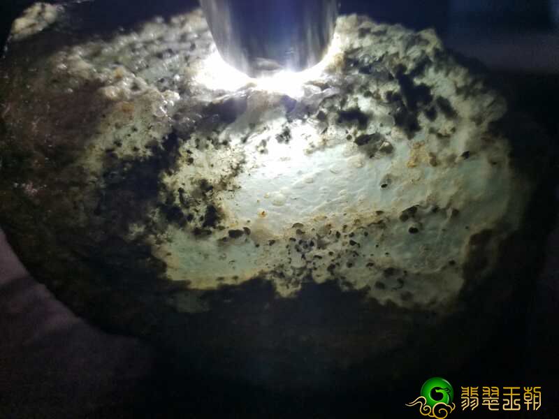翡翠翡翠原石的皮成长为那样，十有八九是好毛料！   第4张