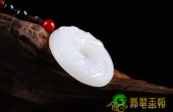 翡翠玉石手工雕刻仙鹤的寓意是啥？纯天然水晶雕刻成丹顶鹤有什么含义喻意？   第3张