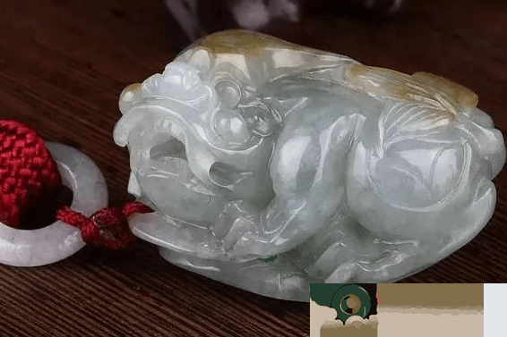 翡翠霸王貔貅挂件的寓意你了解吗?佩戴霸王貔貅的作用不可小觑 第2张