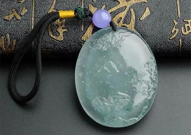 
                怎么样的翡翠才会越戴越亮，越戴越润
   第1张