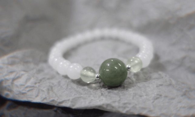 瓷白翡翠值钱吗？想挑中物超所值的翡翠看过来！   第1张