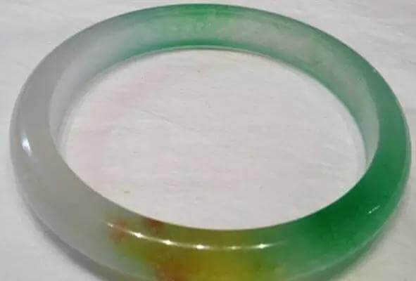 翡翠阴阳手镯是什么意思?看看行家是怎么分辨“阴阳翡翠”的 第3张