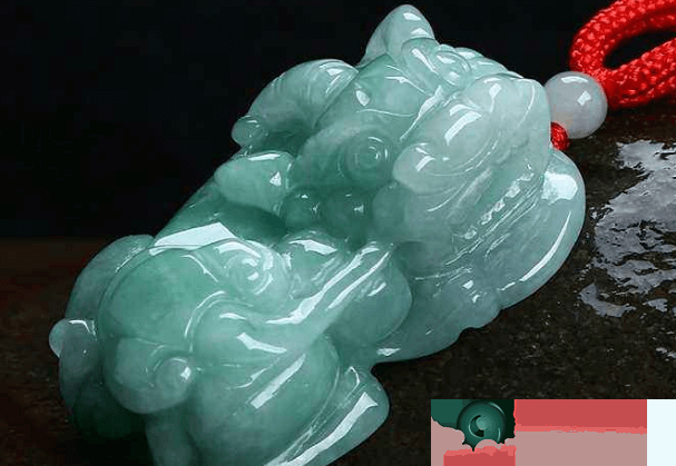 翡翠霸王貔貅挂件的寓意你了解吗?佩戴霸王貔貅的作用不可小觑 第1张