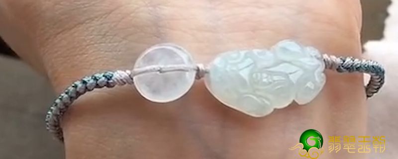 貔貅吊坠合适戴在哪儿只手里?貔貅吊坠戴在那一个手里适合   第2张