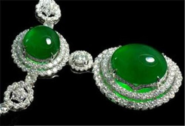 为什么帝王绿翡翠一直大受欢迎？这和它的品质息息相关！(图文)   第1张