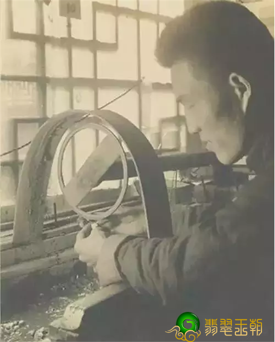 难得一见的玉石雕刻工作人员旧照片   第5张