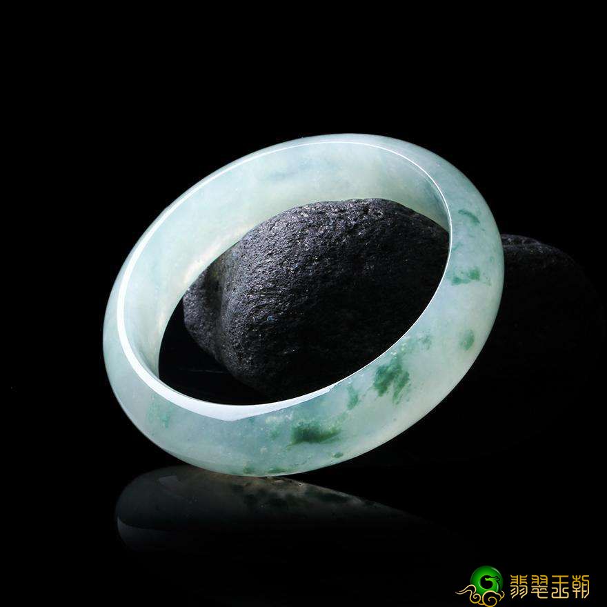 售价六万块钱的翡翠，为什么权威专家就说只值六百？原先实情是那样……   第1张