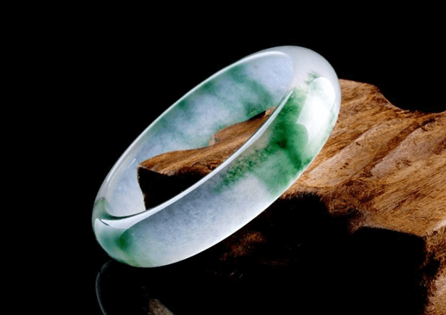 想购买飘花翡翠手镯须注意，小心掉入不良商家的套路！   第2张