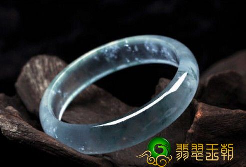 纯天然翡翠手镯价格怎样？该怎样选择？   第3张