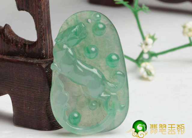 你喜爱狗吗？来掌握翡翠狗的喻意及其合适配戴的群体   第2张