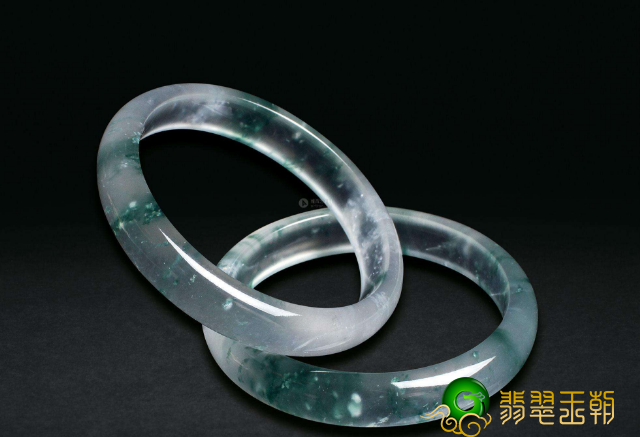 什么叫翡翠的水口?并不是你要的那般哦。 第1张