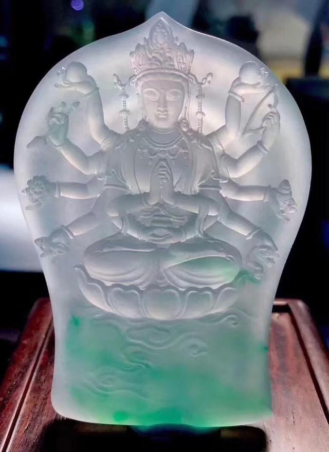 
                翡翠雕刻的色彩运用！什么是翡翠的分色？玉雕中的俏色是什么？
   第5张