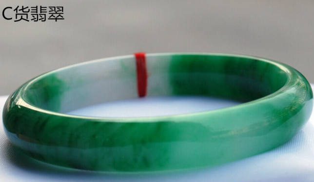 翡翠都会越戴越润吗?不一定!有些翡翠会越戴越“丑”! 第3张