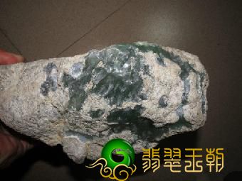 如何鉴别翡翠原石？新手入门先学这3招   第1张