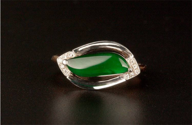 翡翠戒指戴左手还是右手？其实这个问题没那么复杂！(图文)   第1张
