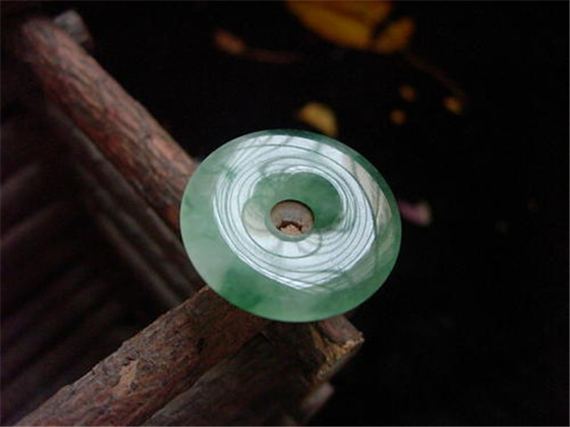 翡翠平安扣越大越好吗？最重要的是一定要自己喜欢！(图文)   第1张