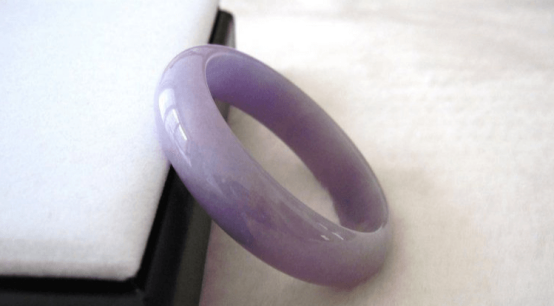 想要买一款特别的翡翠手镯吗？快来看看淡紫色翡翠手镯价格表！   第2张