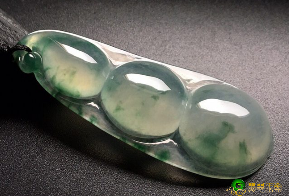 翡翠冰种翡翠飘花价钱是如何的？飘花贵也是拥有 自身的原因   第2张